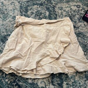 Woman’s Tan skirt size XL